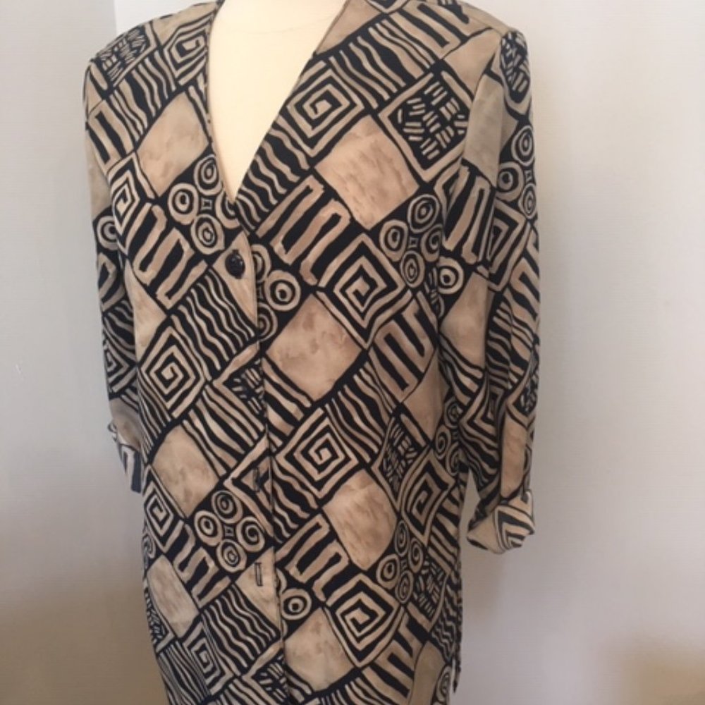 Tunic Four Button Geometric Design